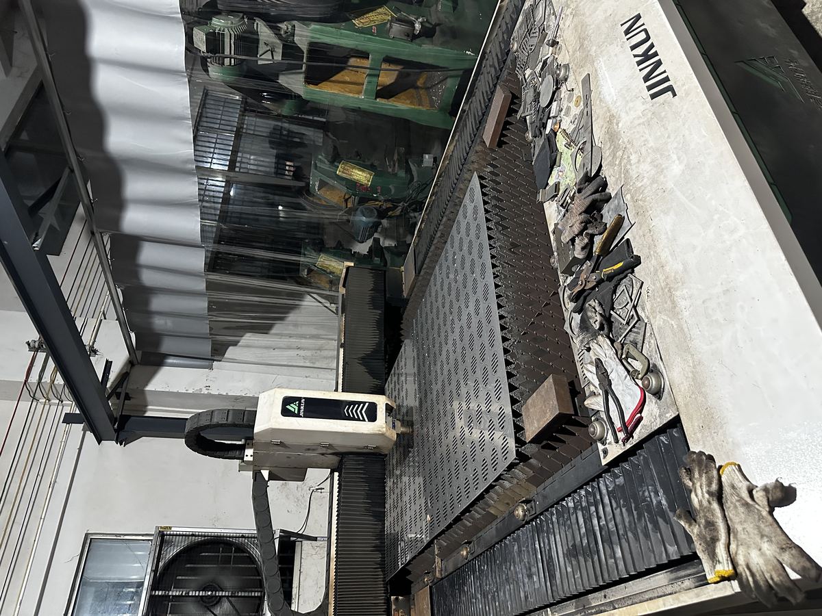 贝多尼地漏激光切割车间